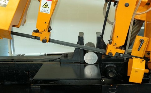 思南数控带锯床自动送料精度会出现偏差吗？